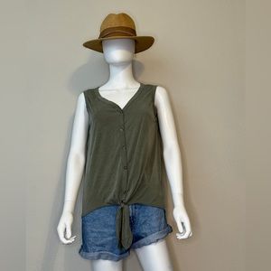 Tie front green tank